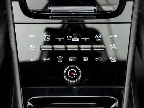 Certified 2025 Porsche Cayenne image 20