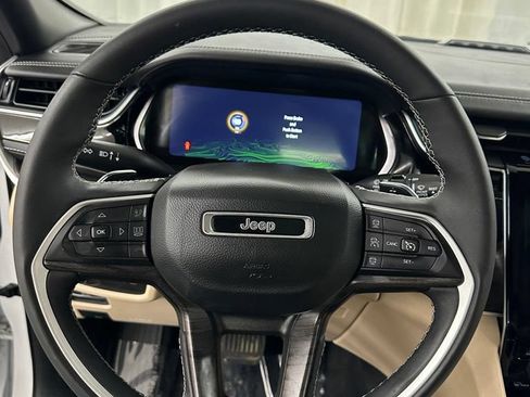 Used 2022 Jeep Grand Cherokee Limited 4xe w/ Luxury Tech Group II AWD/4WD image 15