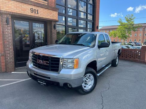 Used 2010 GMC Sierra 2500 SLE AWD/4WD image 1