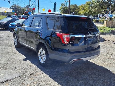 Used 2016 Ford Explorer XLT w/ Equipment Group 202A FWD image 4