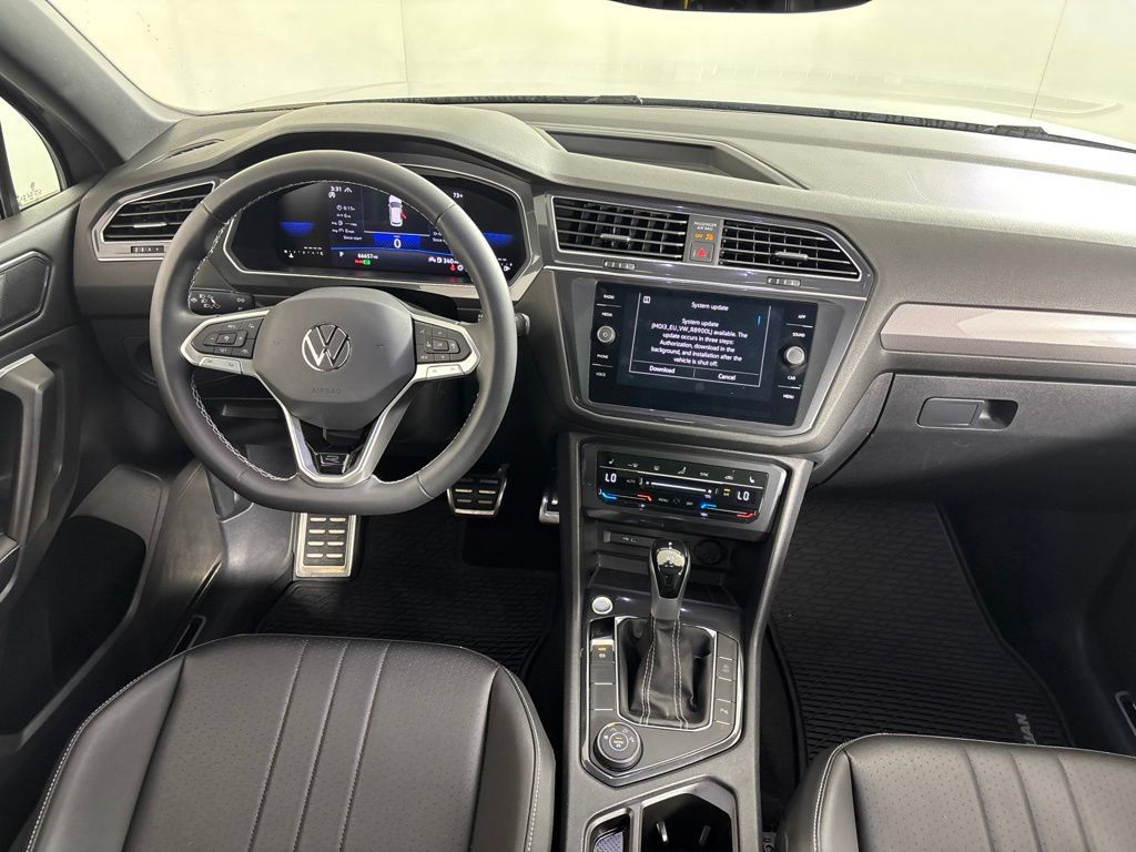 Used 2023 Volkswagen Tiguan SE R-Line AWD/4WD image 2