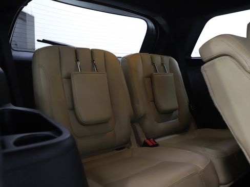 Used 2016 Ford Explorer XLT w/ Equipment Group 202A image 13