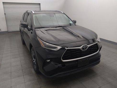 Used 2021 Toyota Highlander XLE FWD image 14