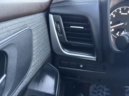 Used 2023 Nissan Rogue SV image 34