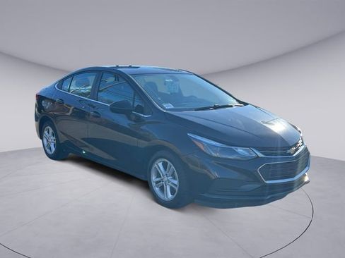 Used 2017 Chevrolet Cruze LT image 7