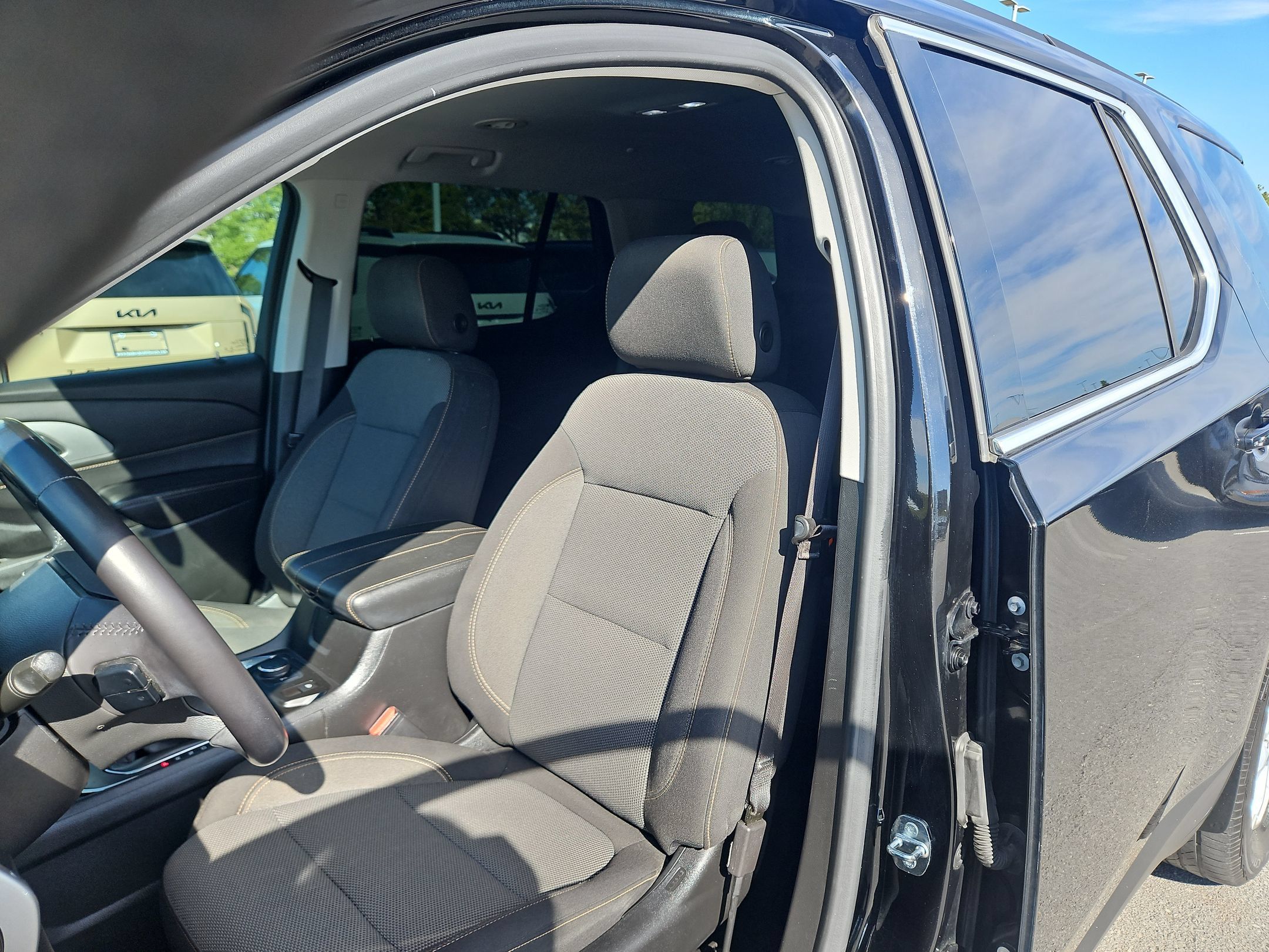 Used 2020 Chevrolet Traverse LT FWD image 24