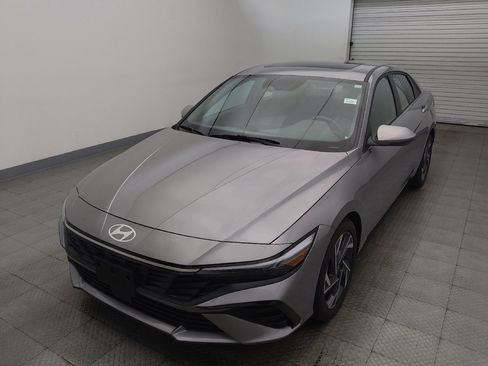 Used 2025 Hyundai Elantra SEL FWD image 15
