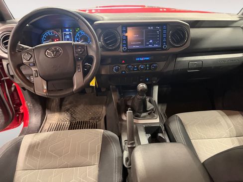 Used 2022 Toyota Tacoma TRD Sport AWD/4WD image 11