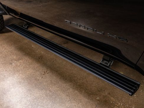 Used 2021 GMC Sierra 2500 Denali w/ Denali Black Diamond Edition image 13