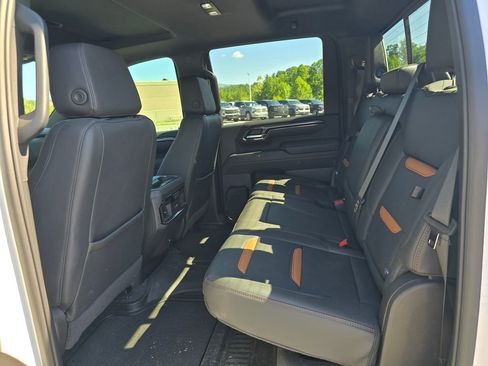 Used 2025 GMC Sierra 2500 AT4 w/ AT4 Premium Plus Package AWD/4WD image 11