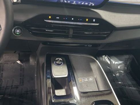 Used 2025 Buick Enclave Sport Touring w/ Power Package image 24