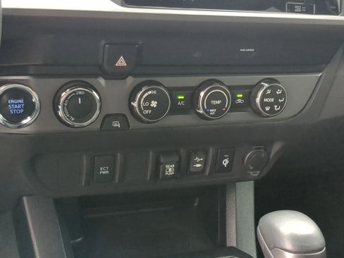 Used 2019 Toyota Tacoma TRD Off-Road image 18