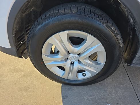 Used 2015 Toyota RAV4 LE image 27