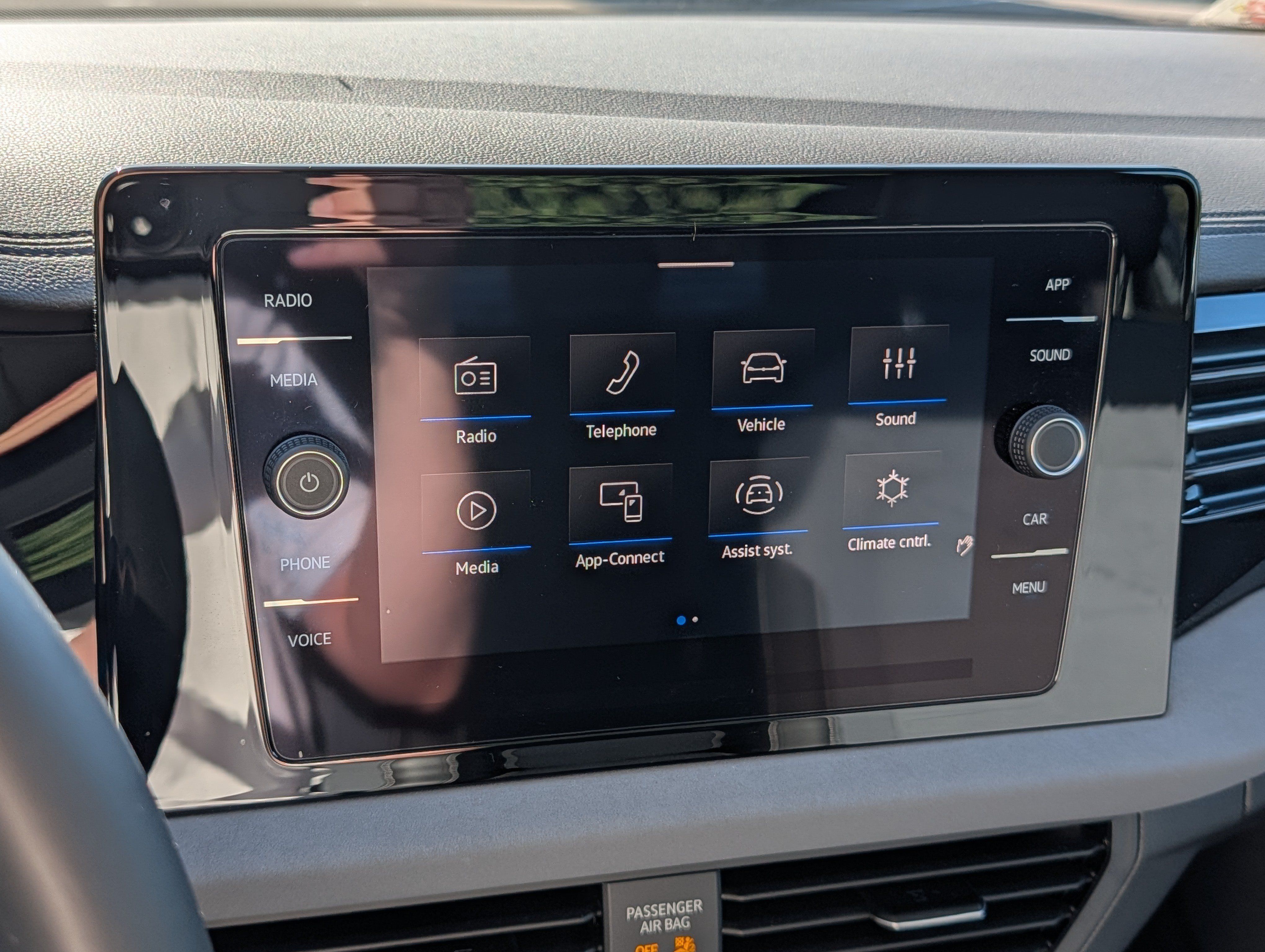 Certified 2025 Volkswagen Jetta SE FWD image 21