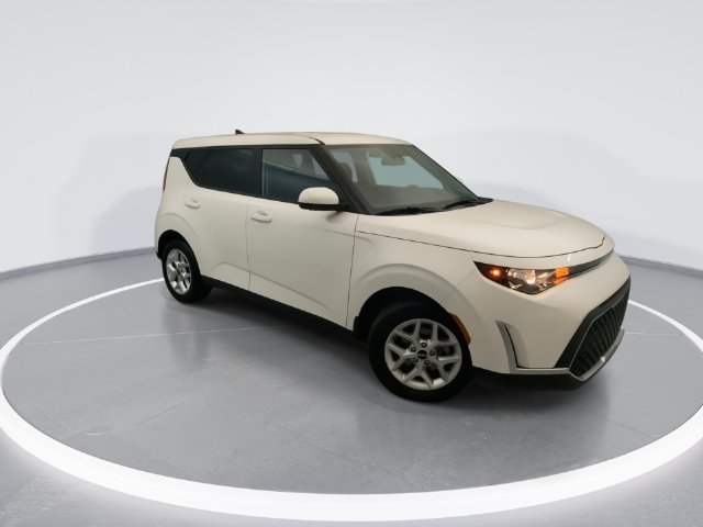 Used 2023 Kia Soul LX w/ LX Technology Package FWD image 8