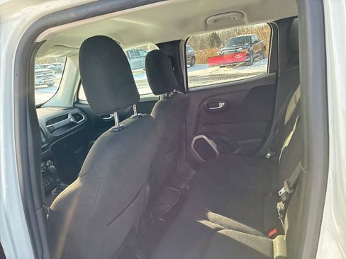 Used 2016 Jeep Renegade Latitude image 17