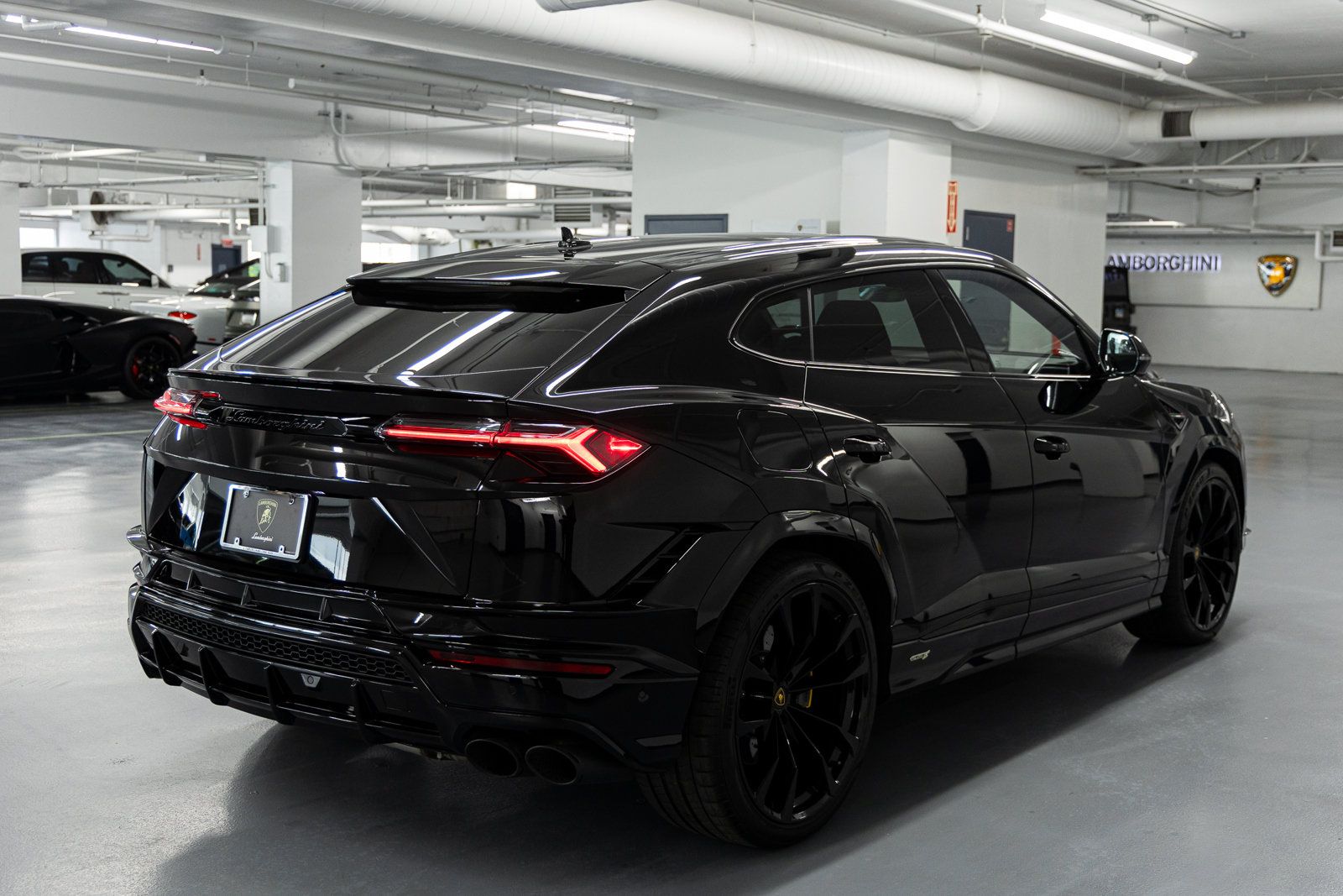 Used 2024 Lamborghini Urus S AWD/4WD image 8
