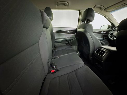 Used 2017 Kia Sorento LX w/ LX Convenience Package image 25