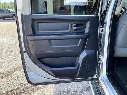Used 2015 RAM 1500 Express RWD image 21