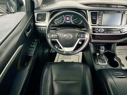 Used 2017 Toyota Highlander Limited image 22