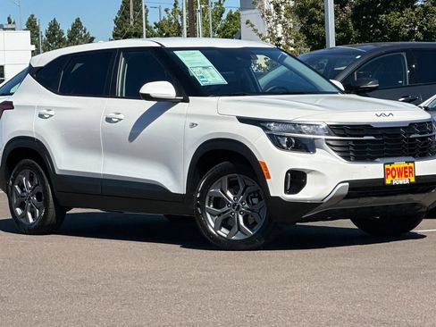 Certified 2024 Kia Seltos LX AWD/4WD image 2