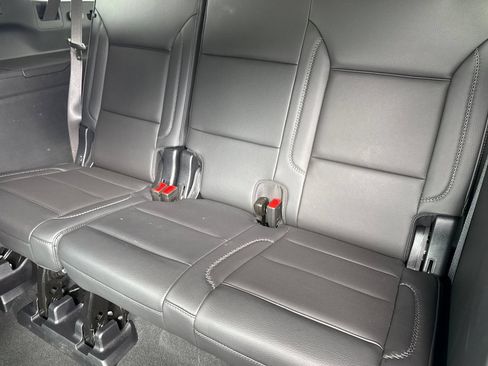 Used 2025 GMC Yukon XL Denali AWD/4WD image 24