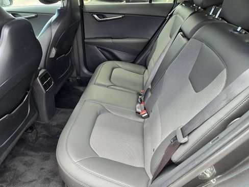 Used 2025 Kia Niro EX FWD image 11