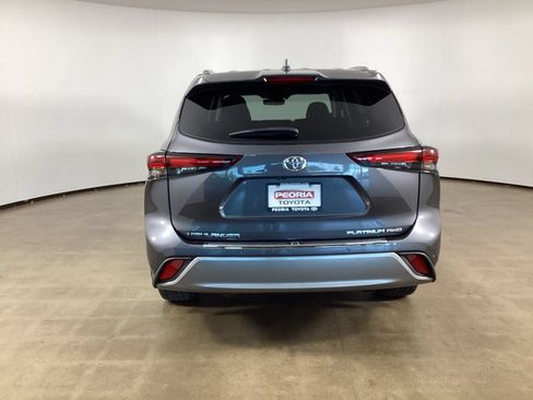Used 2024 Toyota Highlander Platinum AWD/4WD image 6