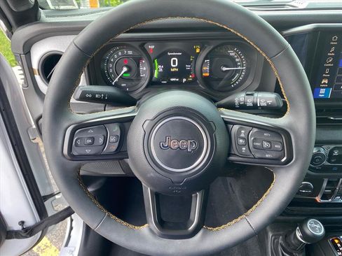 Used 2024 Jeep Wrangler Unlimited w/ Convenience Group AWD/4WD image 10