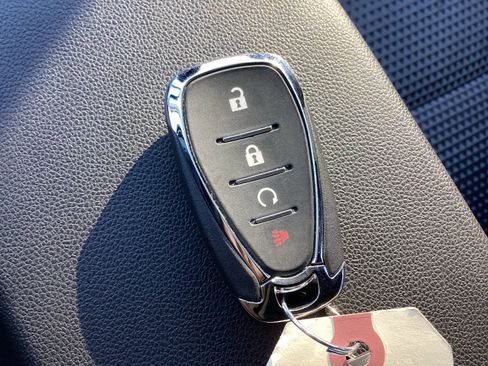 Used 2025 Chevrolet Trax LT w/ LT Convenience Package image 34