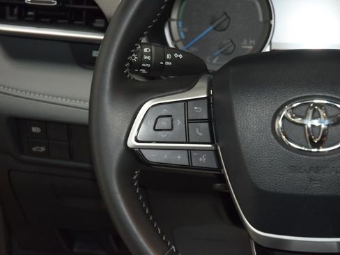 Used 2024 Toyota Highlander XLE image 37
