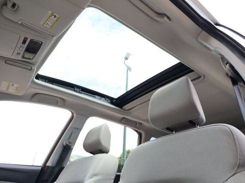 Used 2017 Subaru Forester 2.5i Premium w/ All-Weather Package image 18