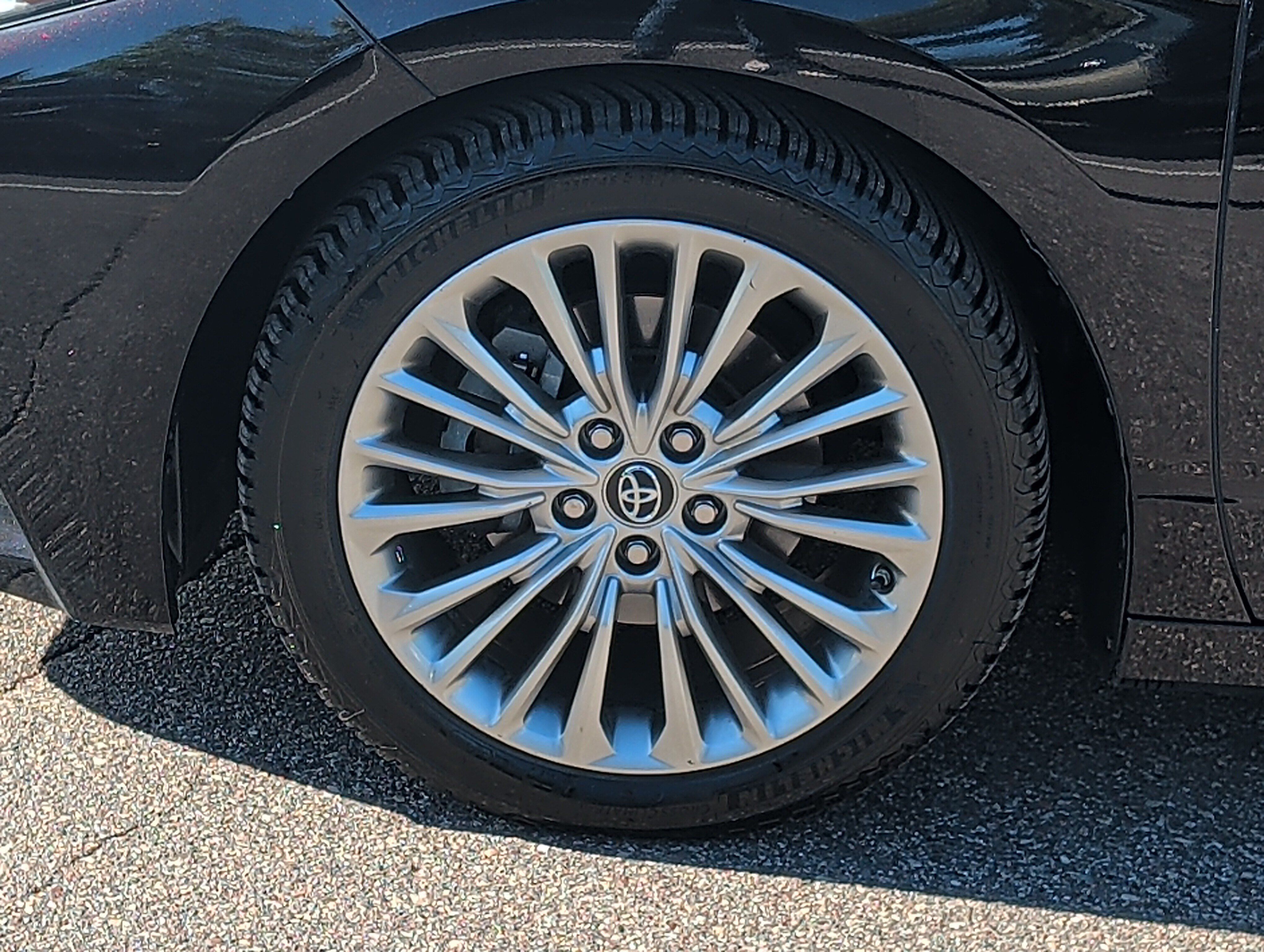 Used 2019 Toyota Avalon Limited w/ Advanced Safety Package FWD image 15