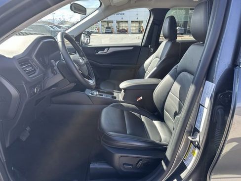 Used 2025 Ford Escape Platinum image 2