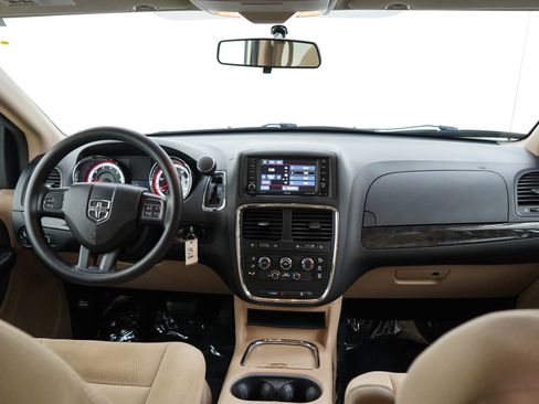 Used 2015 Dodge Grand Caravan SXT FWD image 14