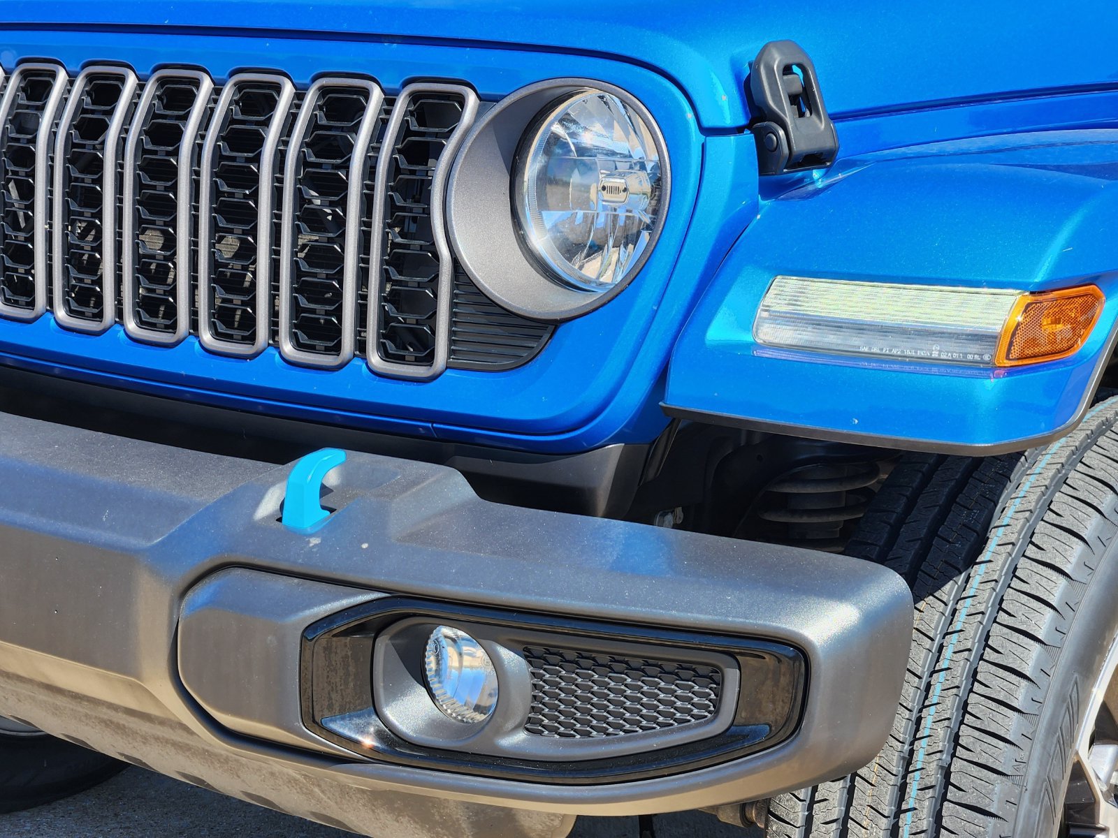Used 2024 Jeep Wrangler Unlimited w/ Convenience Group AWD/4WD image 10