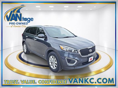 Used 2018 Kia Sorento AWD image 3