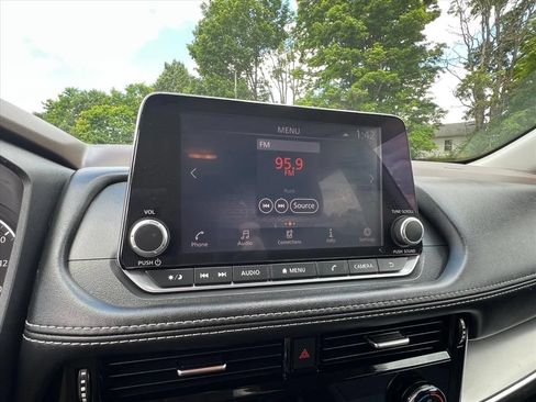 Used 2023 Nissan Rogue SV FWD image 21