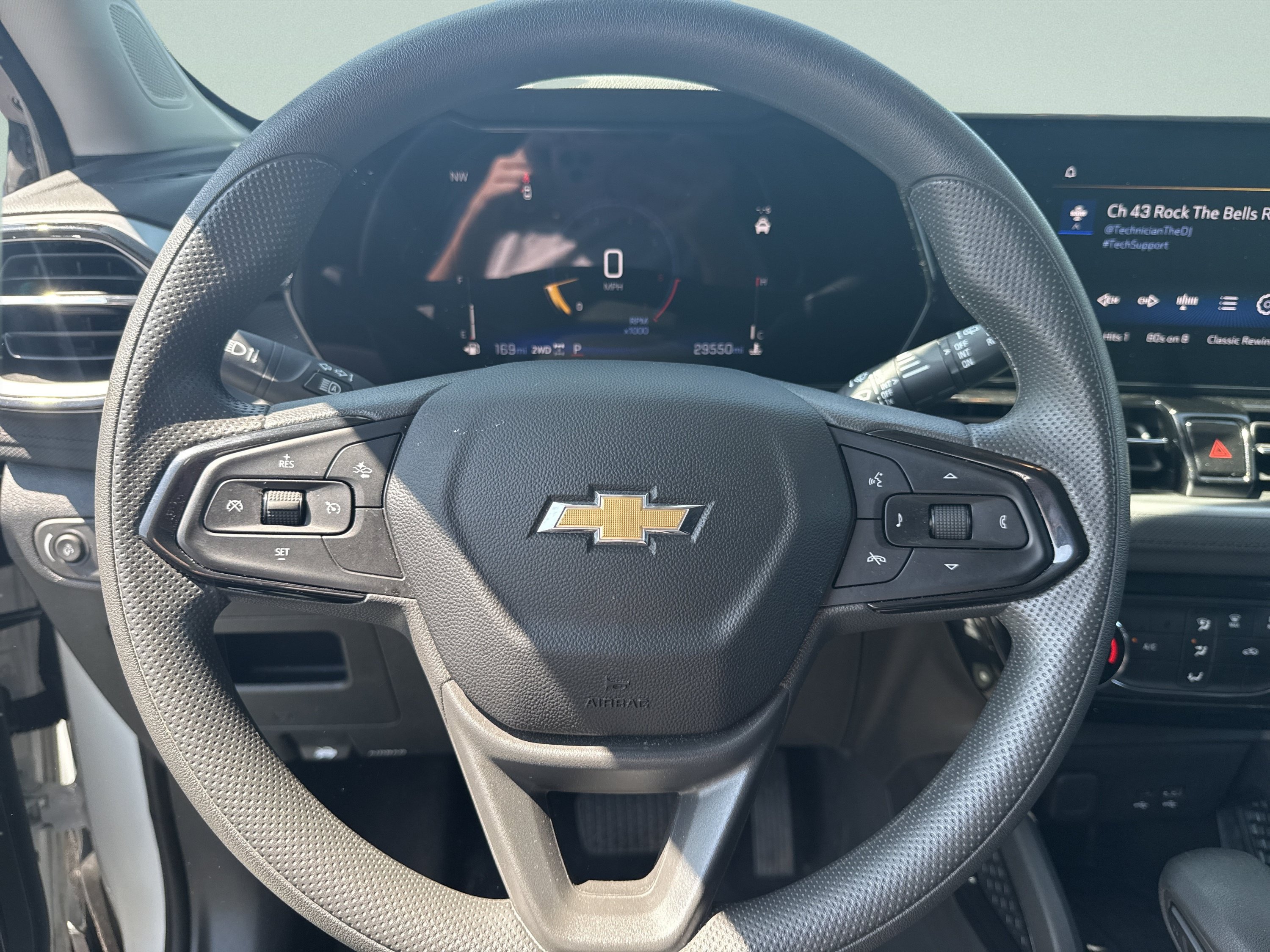 Used 2025 Chevrolet TrailBlazer LT AWD/4WD image 9