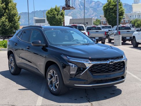 New 2025 Chevrolet Trax LT w/ Driver Confidence Package image 7