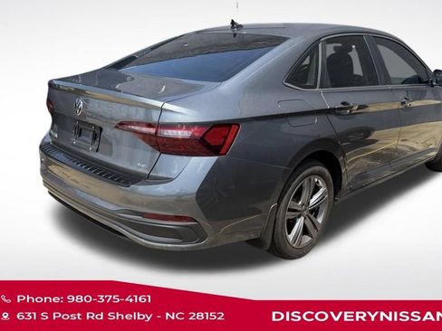Used 2023 Volkswagen Jetta SE FWD image 4