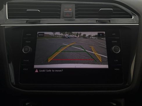 Used 2018 Volkswagen Tiguan SE FWD image 29