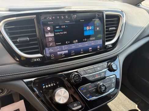 Used 2023 Chrysler Pacifica Touring-L w/ S Appearance Package FWD image 24