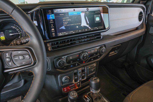 Used 2024 Jeep Wrangler Unlimited AWD/4WD image 12