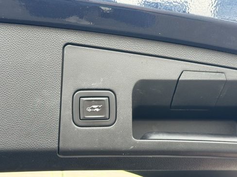 Used 2021 Cadillac XT4 Premium Luxury image 41