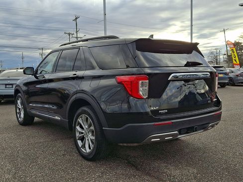 Used 2022 Ford Explorer XLT w/ Equipment Group 202A image 8