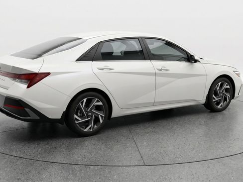 Used 2025 Hyundai Elantra SEL FWD image 9