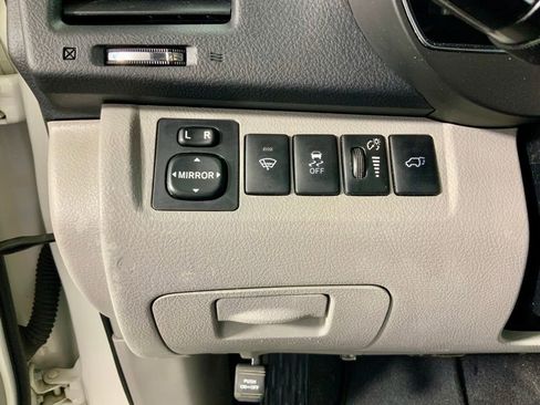 Used 2013 Toyota Highlander Limited FWD image 24