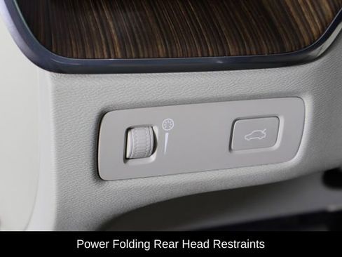 Used 2021 Volvo XC60 T5 Momentum w/ Premium Package image 19