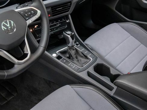 Used 2025 Volkswagen Jetta SE image 13